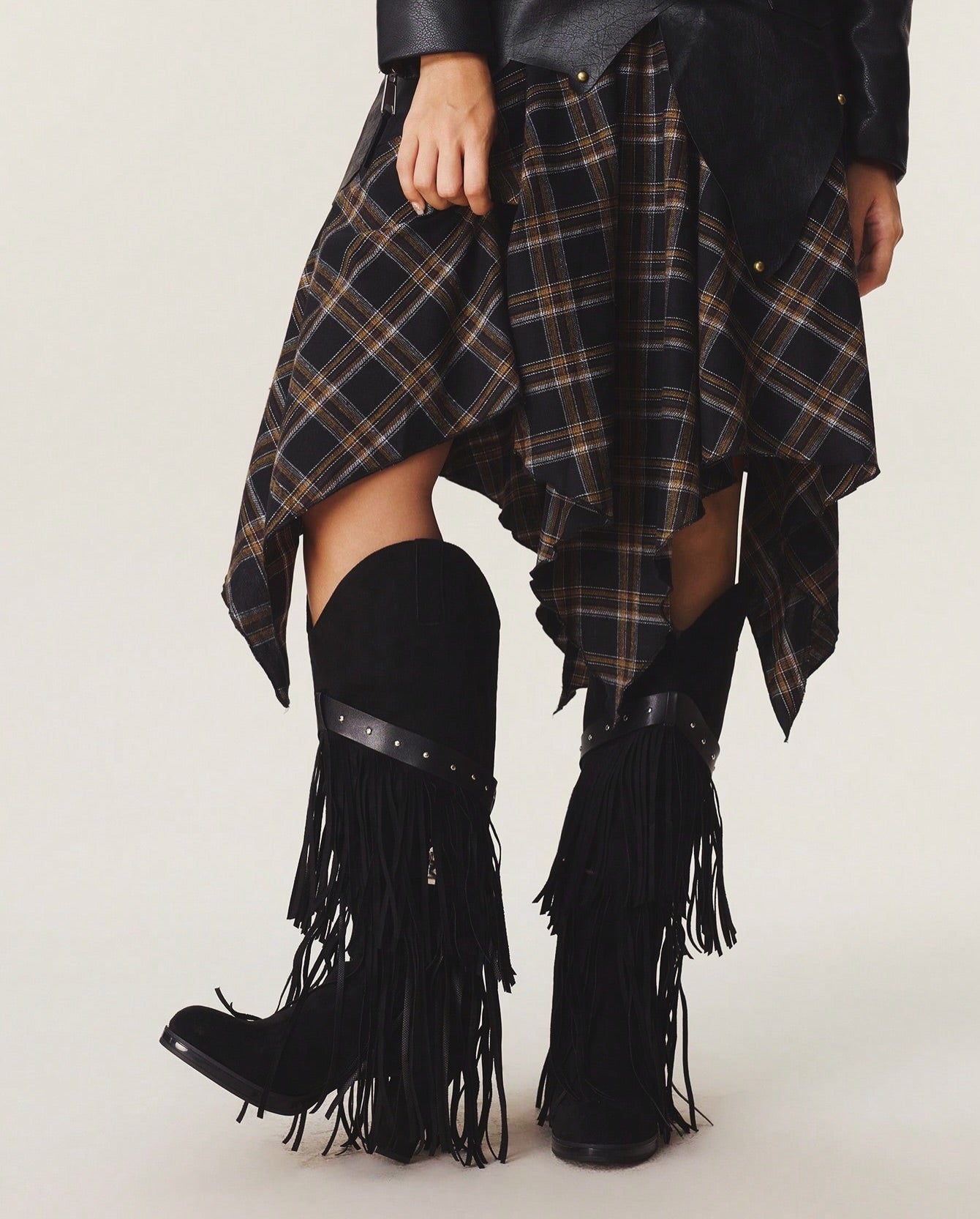.NEW Fringe Suede Boots