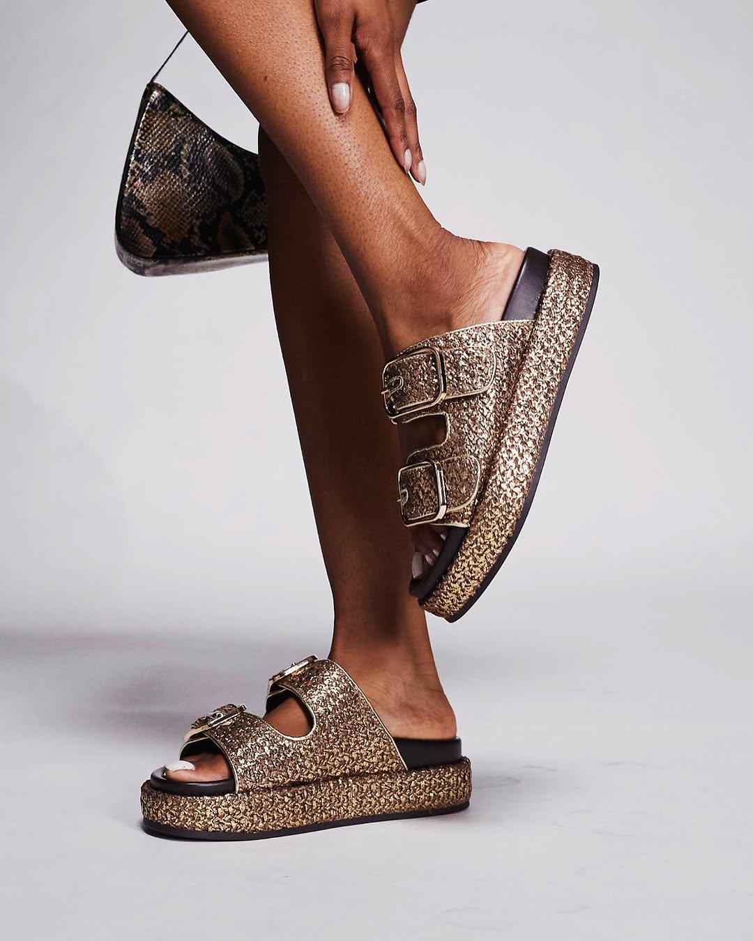 .⚜️Gold RI Slippers